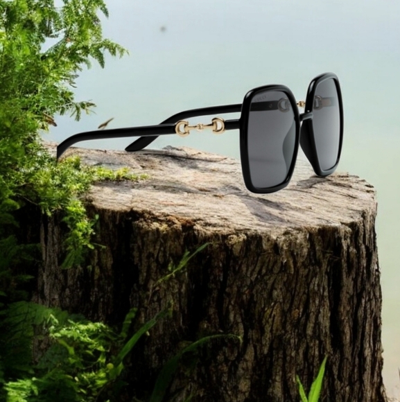 Gucci square framed sunglasses ๐ I ACCEPT ANY REASONABLE OFFERS - Picture 15 of 16